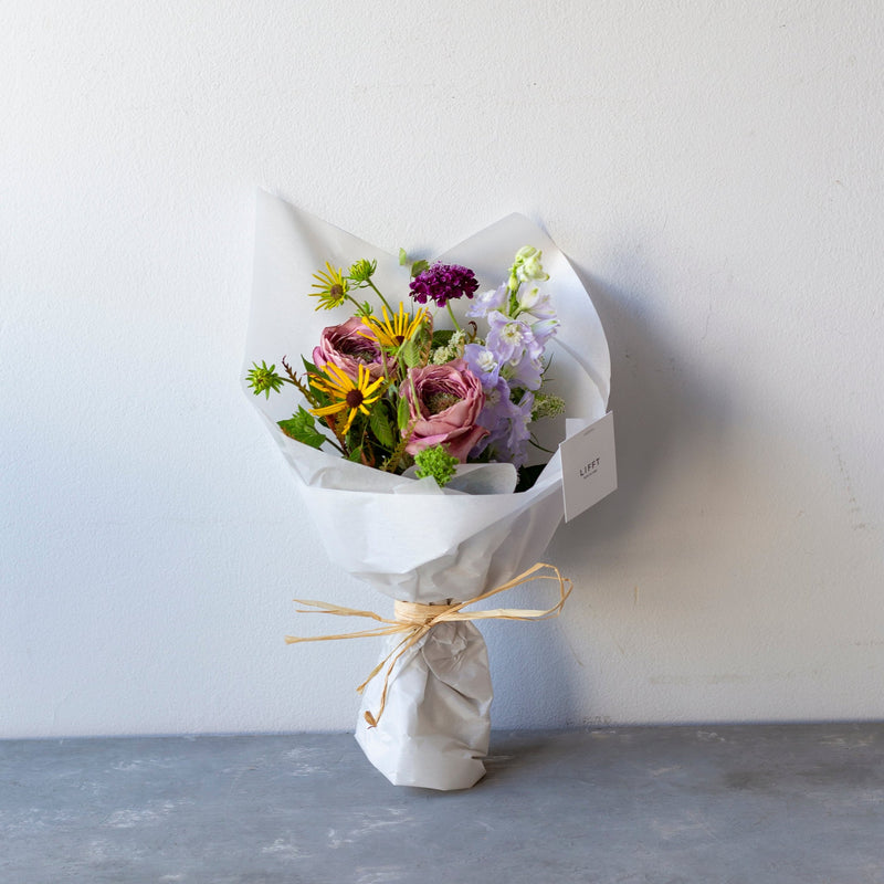 おしゃれな花束・ブーケを贈ろう。お花ギフトは旬の生花を。
