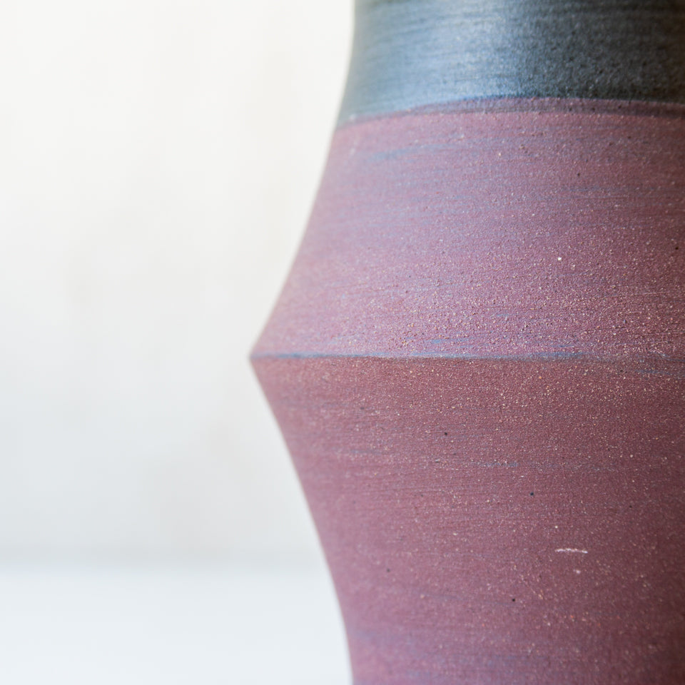 陶芸家Keicondo（ケイコンドー）の花瓶（フラワーベース）赤色