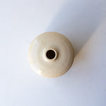 陶芸家Keicondo（ケイコンドー）の白色の花瓶（フラワーベース）